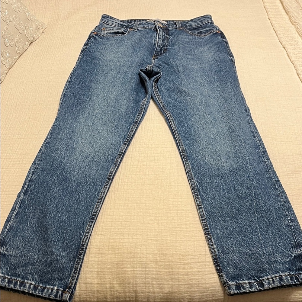 Zara Straight Leg Jeans. Size 6